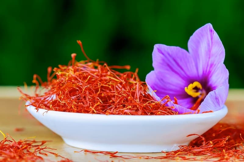 تصویر 2 از زعفران طلایی مشهد با عطر دلنشین و طبیعی
